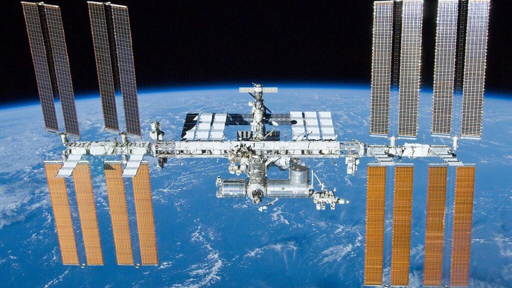 ایستگاه فضایی بین المللی و صفحات خورشیدی آن