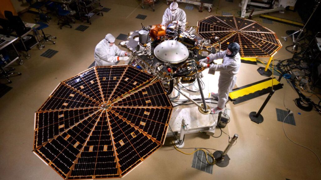 صفحات خورشیدی یک مریخ نورد